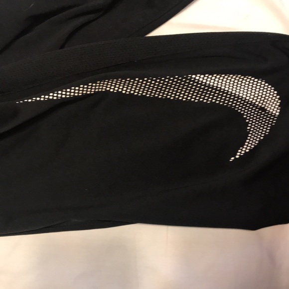 Kids medium dry fit Nike sweatpants - Picture 2 of 3